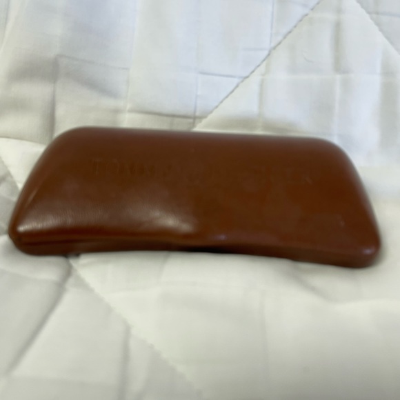 TOMMY HILFIGER Hardshell SLIM glasses case. Tan - Picture 6 of 6